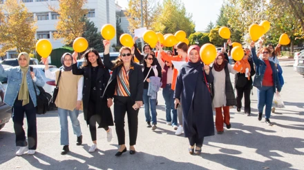 Selçuk Üniversitesi öğrencileri, lösemili çocuklar için yürüdü